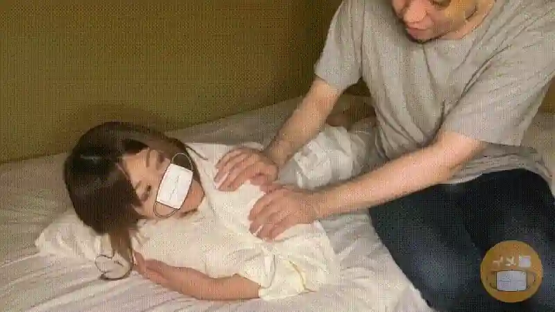 FC2-PPV-4805538 I creampied my friend's wife while giving her an oil massage IMEDAMAFC2