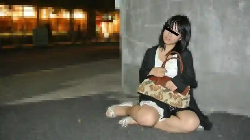 MUSUME-011223_01 A cute girl captured on a street corner late at night gets creampied